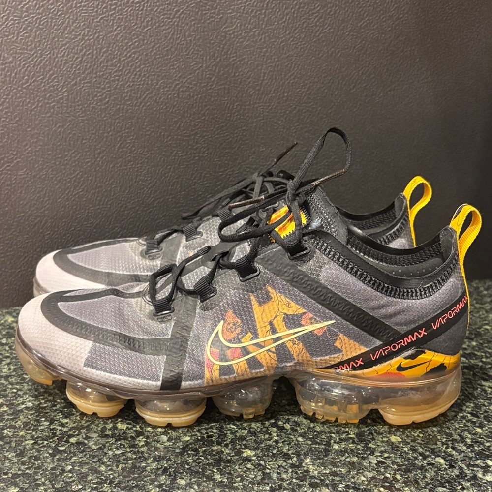 Nike Air VaporMax Floral Black/Gold size women’s size 10 - Picture 4 of 9